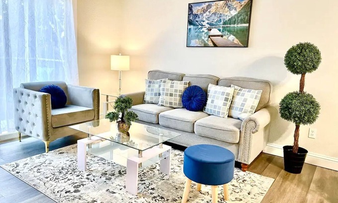 Federal Way Apartment | Casa Bella Homes-top floor condo unit, centrally located, home away from home