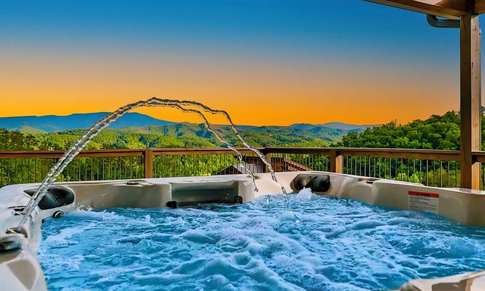 Gatlinburg - Pigeon Forge Cabin | Casa Bella: Mtn Views, Movie Room, Games, Hot Tub, Wifi, Yard with Fire Pit!