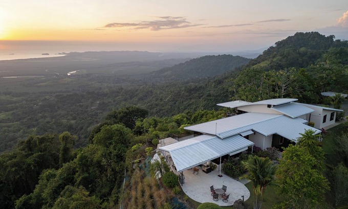 Portalon House | Casa Bendecida – The Blessed House in the Beautiful Hills of Portalon!