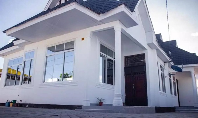 Iringa House | Casa Blanche: B&B Apartments Room 1 - 1 Guestn