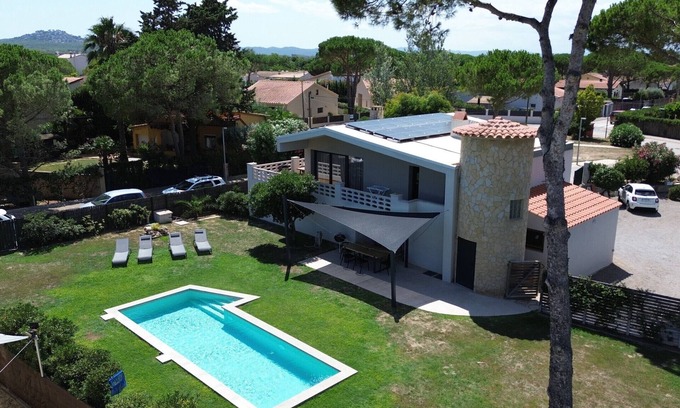 Mas Pinell Villa | Casa Blum - A/C, private pool and garden