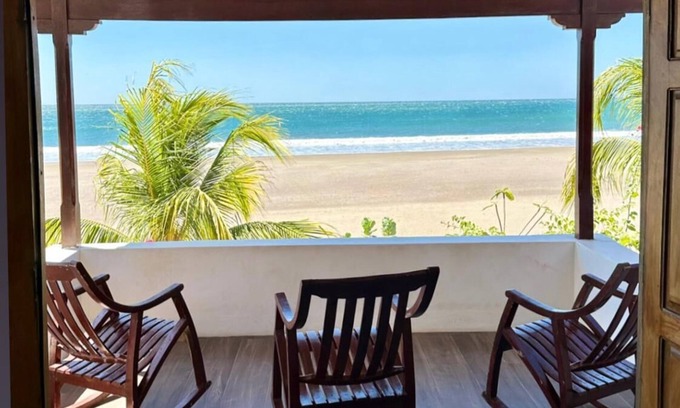 Popoyo Villa | Casa Brisas de Popoyo Yoga Surf house right in front of the Ocean