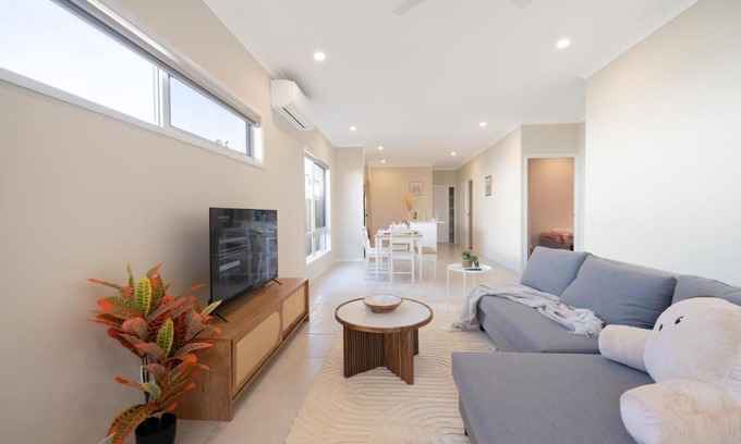 Griffin House | Casa Callistemon - Cute & Cosy Suburban Escape 10 min from North Lake Westfield