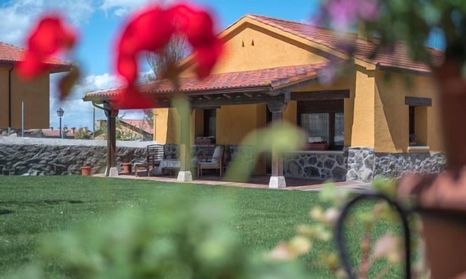 Ortigosa del Monte Cottage | Casa Cantera del Berrocal for 8 people