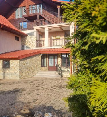Tirgu Neamt Bed & Breakfast | Casa Central