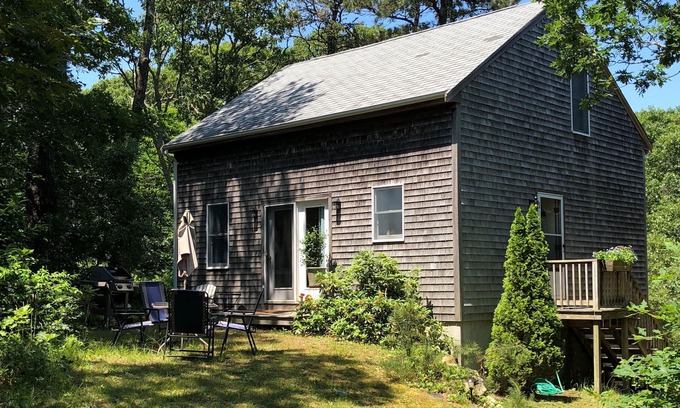 Edgartown House | Casa Chica is a charming cottage, nestled in the woods. Think beach or R & R!