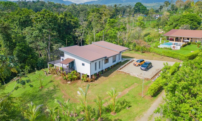 Barrio Pilo Villa | Casa Colibrí Esmeralda