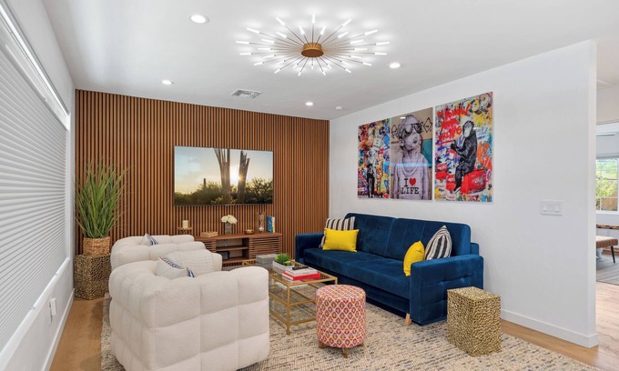 Jefferson Park House | Casa Colibri- Hot Tub, Remodeled, 2 Br/2 Bath near UofA and Banner Medical.