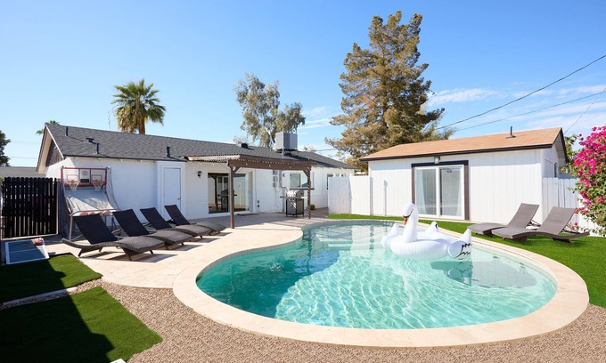 New Papago Parkway House | Casa Con Casita - Private Pool - 8 min to Old Town