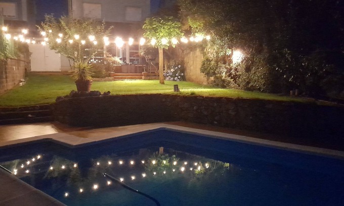 Vilagarcia de Arousa House | Casa con Piscina y Jardín Privado Cerca de la Playa