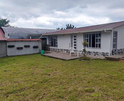 Nanegalito House | Casa con Piscina en Nanegalito