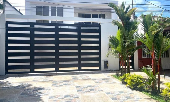 San Martin House | Casa con piscina en zona urbana