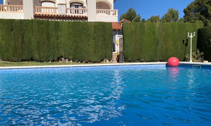 Miami Platja House | Casa con piscina para 5 personas