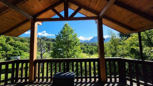 Pucon House | CASA CON VISTA AL VOLCAN Y TINAJA a MINUTOS del CENTRO PUCON