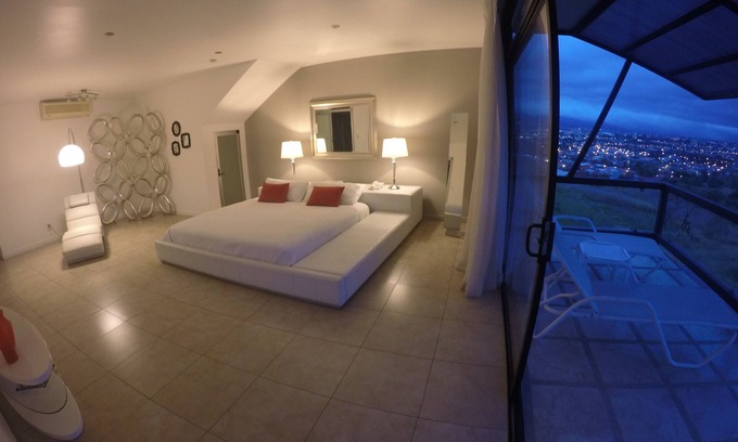 Escazu House | Casa Cristal Mansion - Heated Pool & Amazing View - Bachelor Parties Welcome