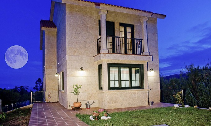 Donon Ski Chalet | CASA CURROVELLO. On the coast of the Vela Peninsula of Morrazo. Pontevedra