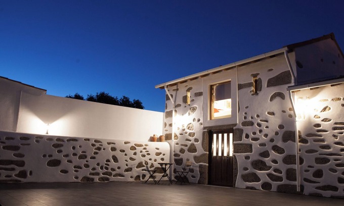 Mozelos Cottage | Casa da Eira - Rural house near Porto, with swimming pool and garden.