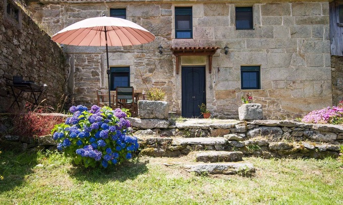Mazaricos House | Casa da Pineira, relaxing near the sea