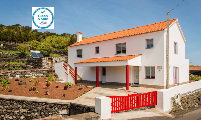 Calheta de Nesquim Apartment | Casa da Vigia T1 for 2 people in Calheta de Nesquim