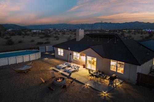 Joshua Tree House | Casa De Kota by AvantStay Pool Firepit Games Secluded Chic