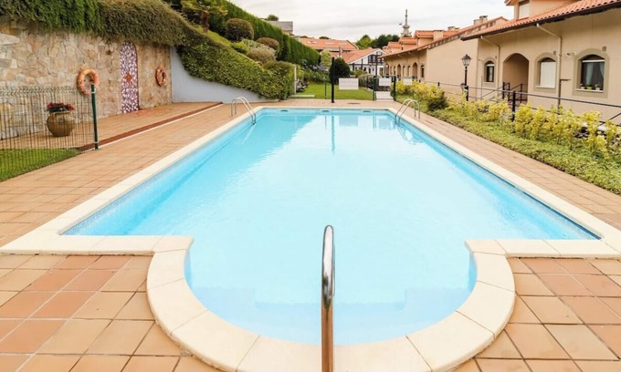 Comillas Apartment | Casa de Las Flores Apartment with private garden in front of the beach of Comillas
