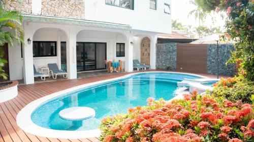Puerto San Jose House | Casa de Las Piñas