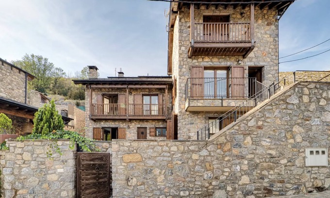 Isovol Cottage | Casa de Montaña con Jardín y Vistas