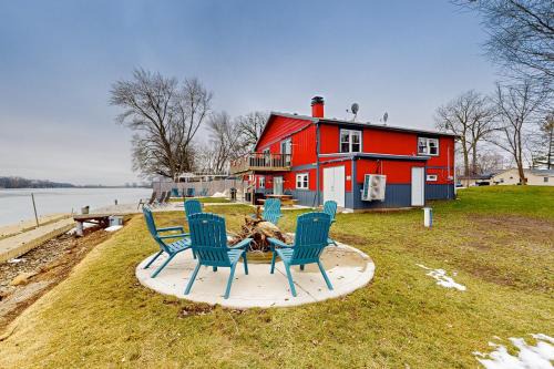 Channel Lake Apartment | Casa de Nello - Upper Level