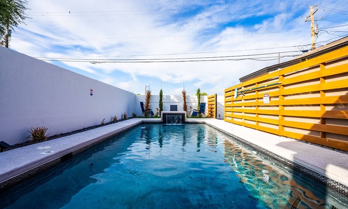Bonanza House | Casa del Sol: Chic Family Home with Heatable Private Pool & Guest House
