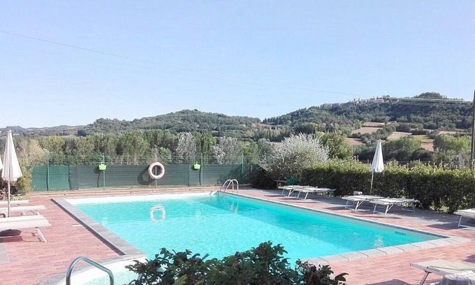 Fighille House | Casa delle Mammole A: A characteristic and welcoming two-story apartment that is part of an ancient country house surrounded by the greenery, with Free WI-FI.
