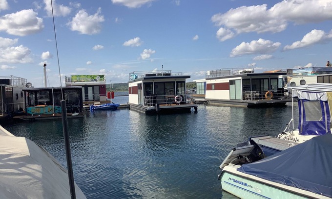 Braunsbedra Boat Rental | Casa di Lago houseboat - a time-out with a difference