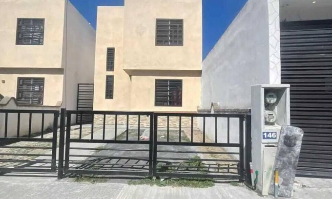 Apodaca House | Casa dos pisos