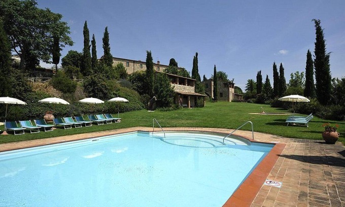 Santarello House | Casa Emide D: A graceful apartment in a history-rich eighteenth-century estate, with Free WI-FI.