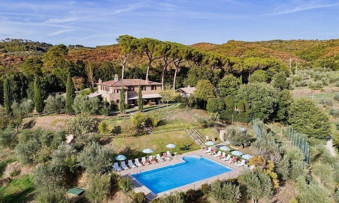 Po' Bandino House | Casa Erbetta F: A characteristic and welcoming apartment that is part of an ancient country house surrounded by the greenery, with Free WI-FI.