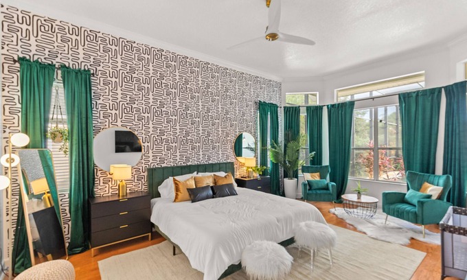 Plymouth House | Casa Esmeralda w/Kg Bd - Heated Pool - Lanai Bonfire