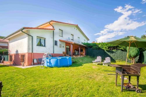 Akerreta House | Casa Esteribar, espacioso alojamiento con jardín y barbacoa próxima a Pamplona