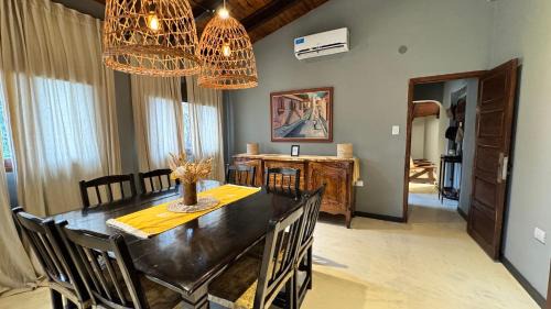 Las Rosas House | Casa exclusiva y calefaccionada cercana a plaza Villa de las Rosas