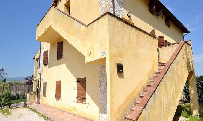 Spoleto House | Casa Geranio B: A modern and graceful apartment situated in a quiet location, a few minutes from the town center, with Free WI-FI.