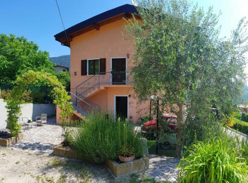 Tremosine House | Casa Gina Garden and view by Gardadomusmea