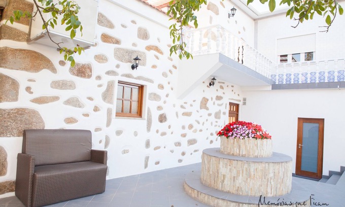 Mozelos House | Casa Grande - Rural house near Porto, with swimming pool and garden.