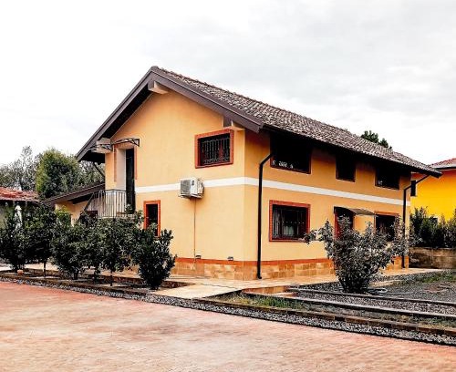 Belpasso Apartment | Casa Happy - La mansarda del sorriso con parcheggio privato a Valcorrente