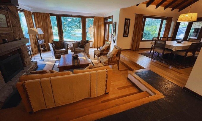 San Carlos de Bariloche House | Casa Hoyo 5 - Arelauquen Golf & Country Club Bariloche