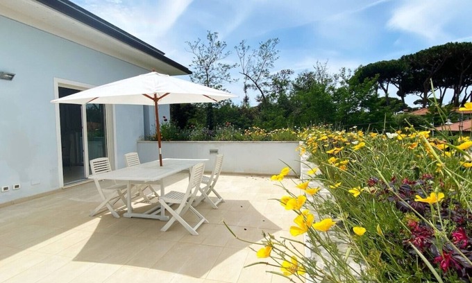 Lido di Camaiore Apartment | Casa Iris, wonderful terrace close to the seaside