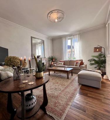 Brive-la-Gaillarde Apartment | Casa Jaurès - T4 style haussmannien - Proche gare - Place de parking
