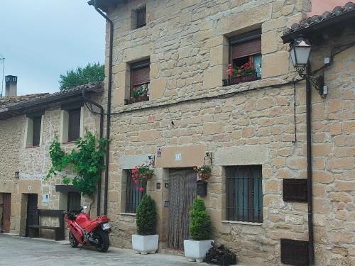 Sajazarra House | Casa junto a Haro y Miranda de Ebro con aire acondicionado wifi libre y barbacoa ,en un pueblo con encanto