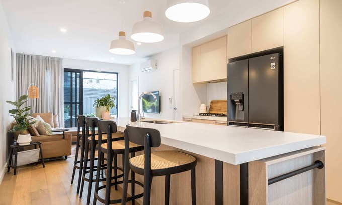 Keysborough House | Casa Keys Summary: Ou