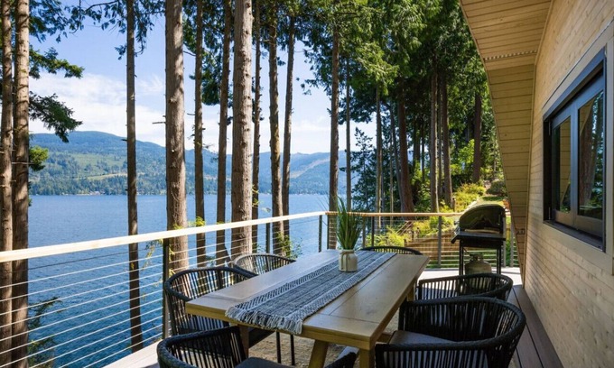Sudden Valley Cabin | Casa Las Nubes NEW! Whatcom Lakefront Cabin/HotTub