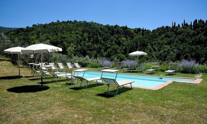 Castelfranco di Sopra House | Casa Leggiadra C: A characteristic apartment that is part of an ancient country house.