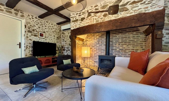 Naves House | Casa Les Combes - Maison typique climatisé avec jardin
