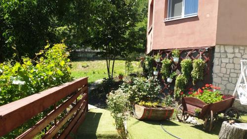 Sarata-Monteoru House | Casa Lorena